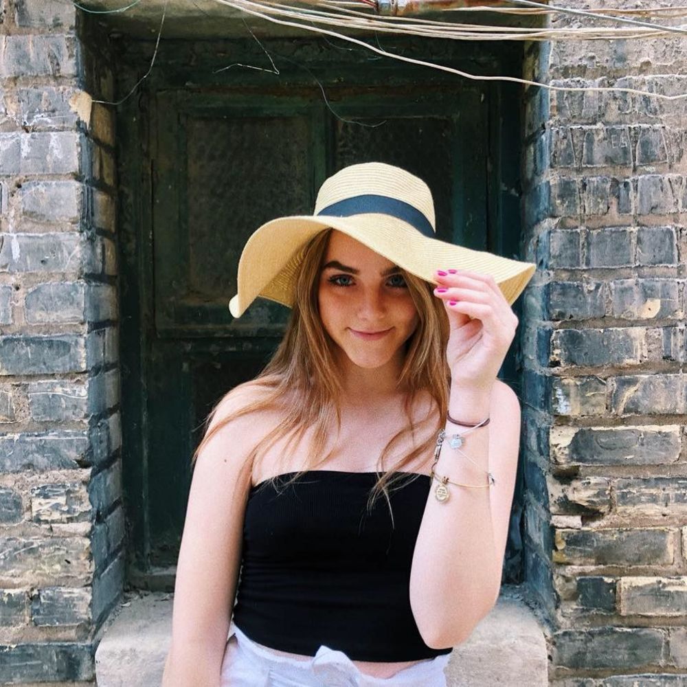 Meet your Posher, Brooke